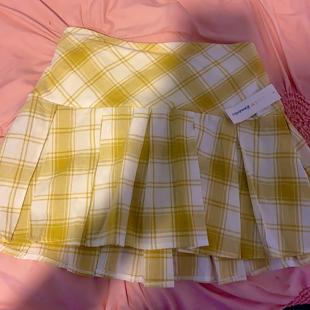 NEW SIZE SMALL YELLOW PLEATED PLAID MINI SKIRT